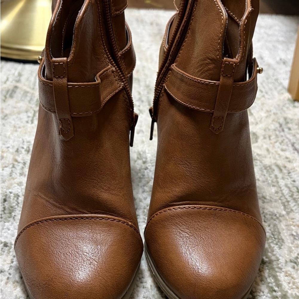 LC Lauren Conrad Bonbon Cognac Ankle Boots Size 7 Block Heel Side Zip Booties - Picture 2 of 9